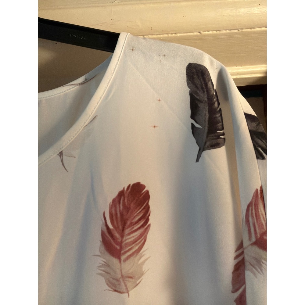 Shein Curve Women 3XL White Feather Print V-Neck Bar Detail Short Sleeve Blouse - Picture 2 of 6